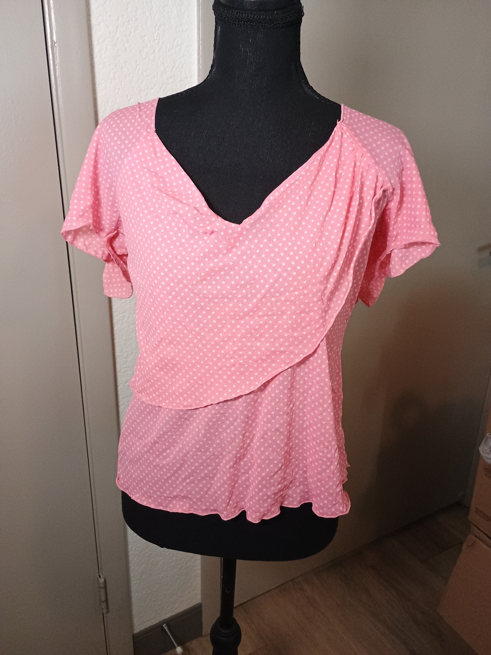 New York & Company Polka Dot Ruffle Blouse in Pink & White Size Medium